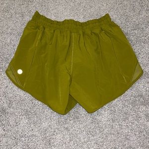 lululemon hotty hot shorts 4”